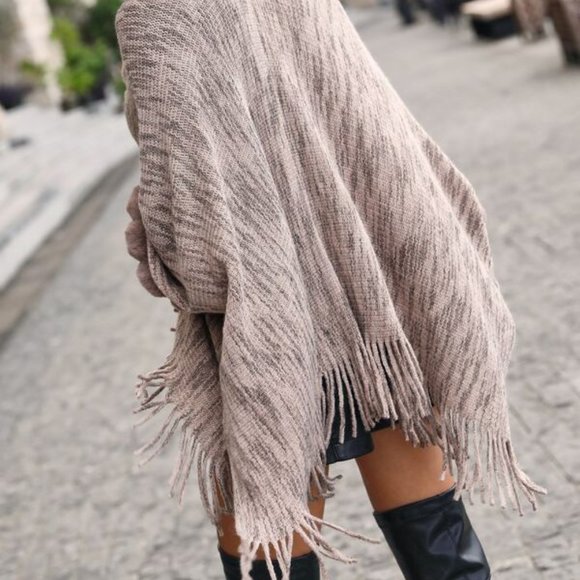 CLASSIC Brown faux fur trimmed Poncho Cardgian - Picture 2 of 6